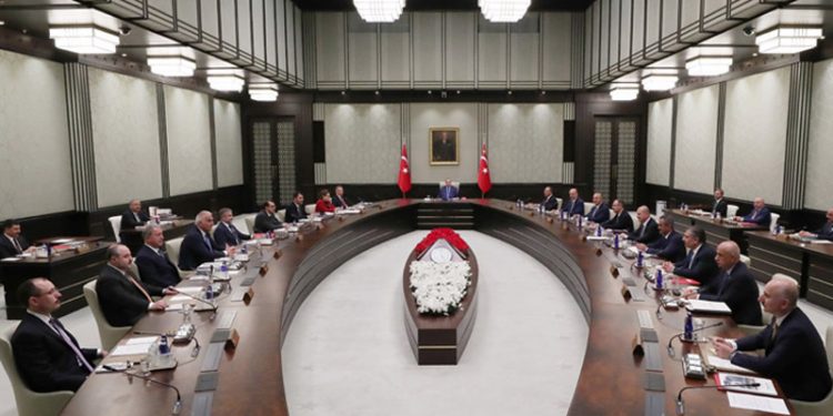 استطلاع رأي: وزير المالية التركي الأكثر فشلا بحكومة أردوغان