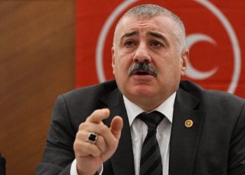 صحفي تركي يثبت تورط قيادي بحزب الحركة القومية في “الدعارة”