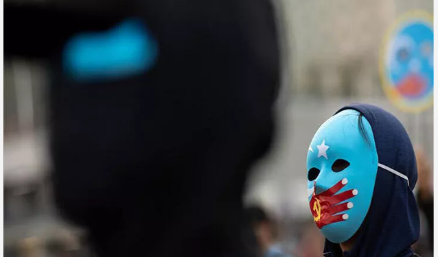 الأمن التركي يعتدي على مسن أويغوري