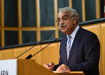 زعيم الحزب الكردي يهاجم أردوغان بسبب قصف العراق