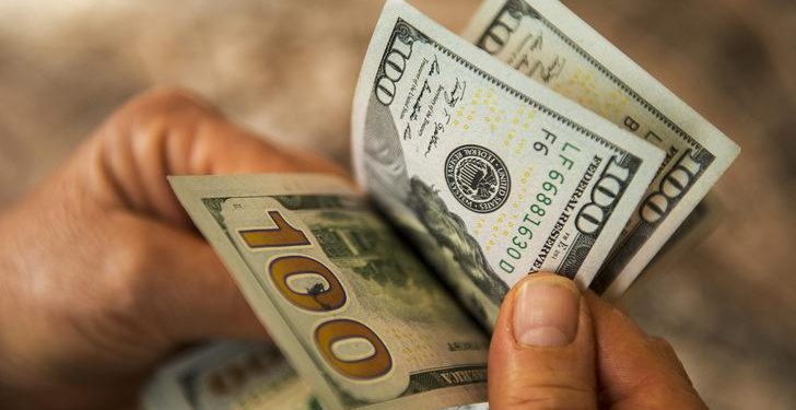 اقتصادي تركي يحذر من ذروة جديدة للدولار أمام الليرة