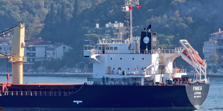 أوكرانيا: تركيا أوقفت السفينة الروسية المحملة بالحبوب