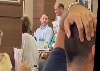 صهر أردوغان يلفت الأنظار بظهور جديد