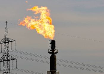 تركيا تقترض قرابة مليار دولار من “دويتشه بنك” لشراء الغاز المسال