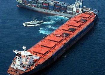 إسطنبول.. جنوح باخرة شحن ضخمة في مضيق “الدردنيل”