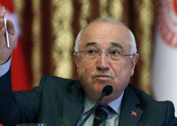 مستشار أردوغان ينتقد تجاهل المشاكل الداخلية رغم إصلاح العلاقات الخارجية