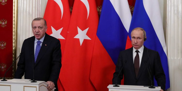 “أردوغان” على اتصال دائم مع “بوتين” بشأن المصالحة مع “سورية”