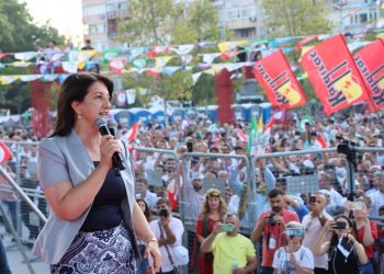 زعيمة الحزب الكردي: حكومة أردوغان في حالة حرب مع شعبها