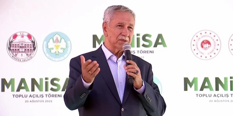 تركيا.. مستشار أردوغان السابق يروج للحزب الحاكم في مانيسا