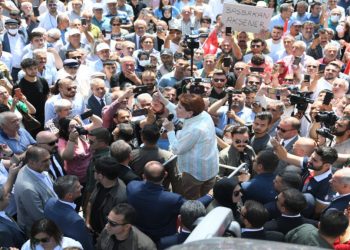 أكشنار: النظام الحالي سرق كل شيء