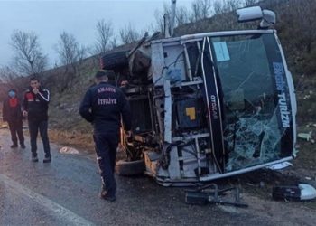 تركيا.. انقلاب “حافلة نقل” يسفر عن إصابة 28 شخصًا