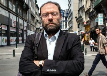 تركيا ترحل صحفيا يونانيا