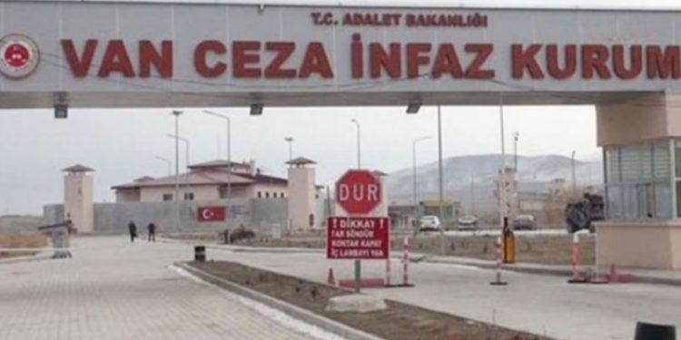 تركيا.. سجناء سياسيون يبدأون إضرابا عن الطعام