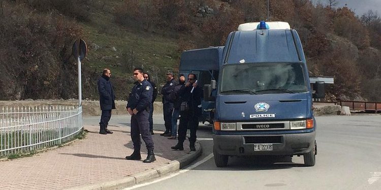 ترحيل 3 معملين أتراك من اليونان