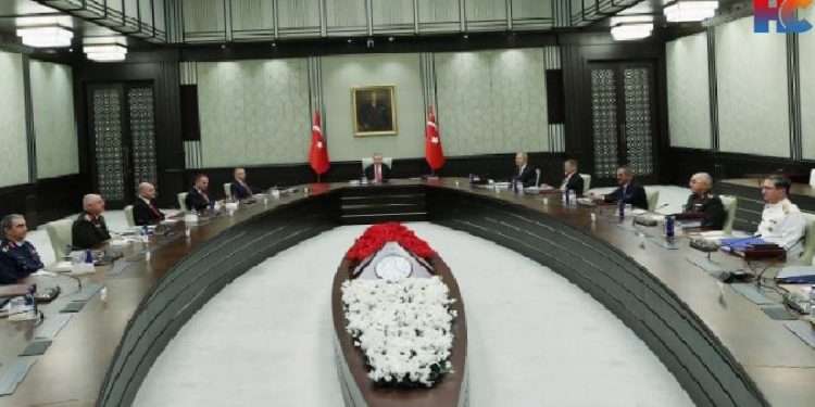 إحالة 38 جنرالًا وأدميرالًا تركيا إلى التقاعد