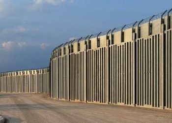 اليونان ستغلق حدودها البرية بالكامل مع تركيا بحاجز فولاذي