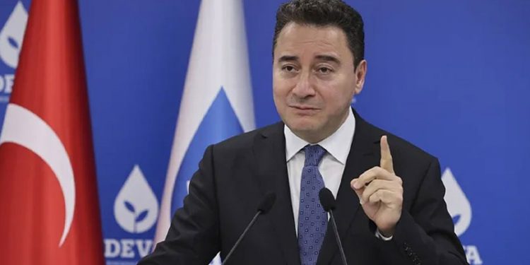 باباجان يتعهد بحل أكبر مشكلات طلاب الجامعات في تركيا