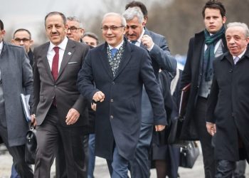 تركيا.. شركة ضمن “العصابة الخماسية” تحصل على عشرات المناقصات الحكومية