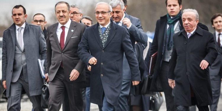 تركيا.. شركة ضمن “العصابة الخماسية” تحصل على عشرات المناقصات الحكومية