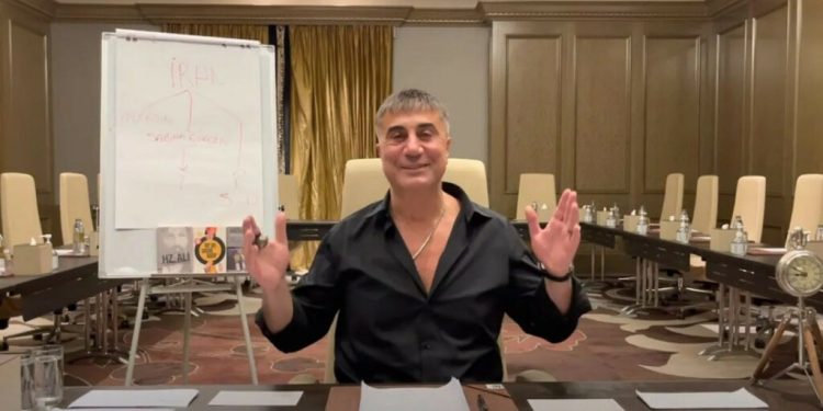 هل خطط سادات بكر لتسليم وثائق تخص حكومة أردوغان؟