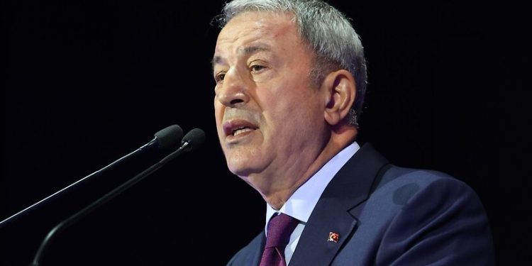 وزير الدفاع التركي يهدد اليونان