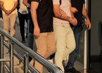 تركيا.. اعتقال 15 بسبب استخدام تطبيق هاتفي!