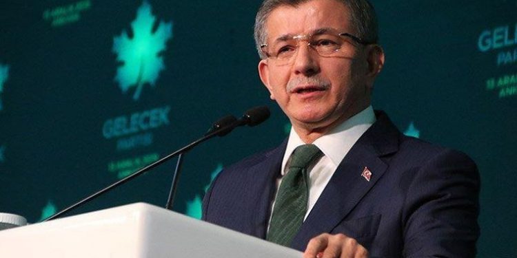 داود أوغلو: “تيتانيك تغرق” وأردوغان سيضحي بجميع من حوله
