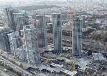 ابن عم وزير الصناعة التركي يفوز بمناقصة قيمتها 208 مليون ليرة!