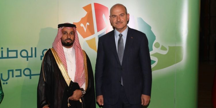 وزير داخلية تركيا يحضر اليوم الوطني السعودي