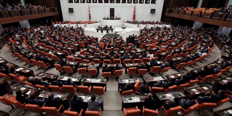 البرلمان التركي يصادق على تكليف القوات المسلحة بـ”عملية درع كأس العالم” في قطر