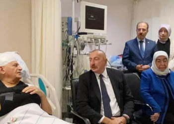 رئيس وزراء تركيا السابق يتعرض لحادث في الخارج