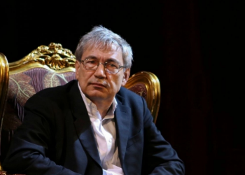 الروائي أورهان باموق: “الفقر” أكبر فضيحة تعيشها تركيا 