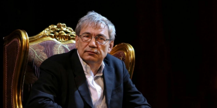 الروائي أورهان باموق: “الفقر” أكبر فضيحة تعيشها تركيا 