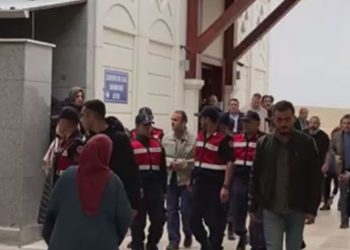 عضو سابق بمجلس الدولة يحضر جنازة نجله “مكبل اليدين”