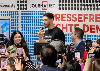 أنس كانتر يبرز الانتهاكات في تركيا خلال معرض فرانكفورت للكتاب