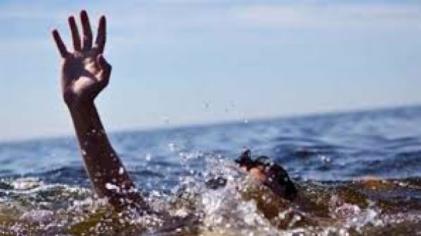 البحر يبتلع 15 مهاجرًا تحطّم زورقُهم قبالةَ السواحل اليونانية