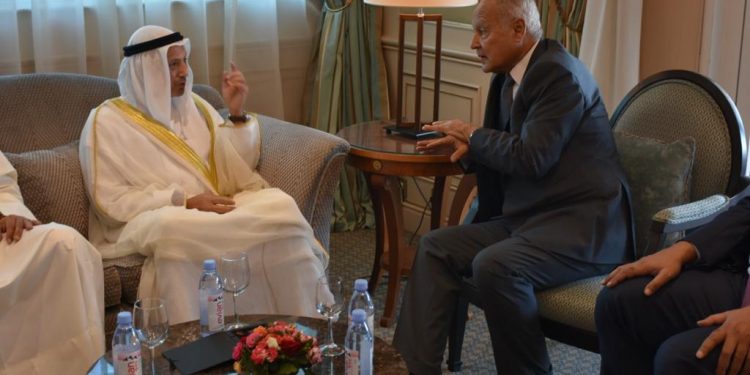 أبو الغيط يلتقي وزير خارجية الكويت قُبيل انعقاد قمة الجزائر