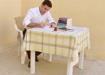 دميرطاش: اعتقال الصحفيين عملية قذرة