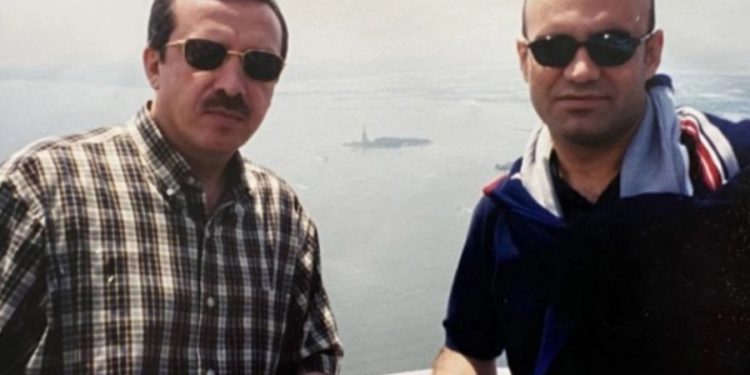 برلماني سابق: أردوغان أول زعيم حزب يلجأ إلى الولايات المتحدة