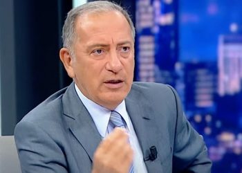 صحفي تركي: “العدالة والتنمية” يعيش في عالم خيالي