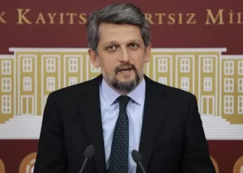 برلماني كردي: المعارضة تصطف وراء السلطة!