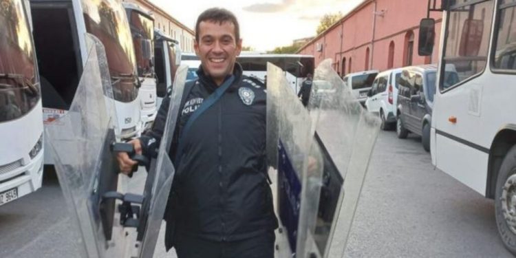 ضابط شرطة تركي ينتحر بمسدسه في إسطنبول