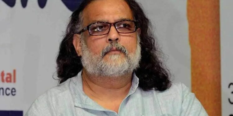 حفيد غاندي يدافع عن معتقلين في تركيا لمساعدتهم أسر السجناء