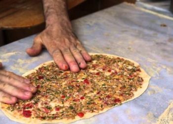 روح الإيثار لبائع متجول للحم بالعجين