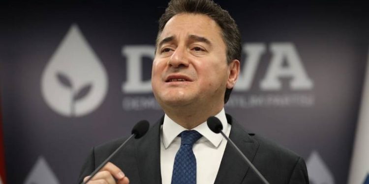 باباجان: حكومة أردوغان قد تعقد انتخابات مباغتة!  