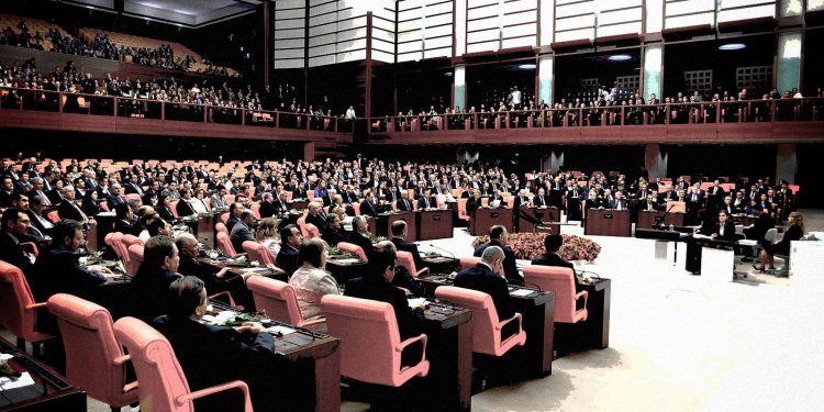 صحفي تركي: أردوغان سيرجئ مقترح التعديل الدستوري بشأن الحجاب