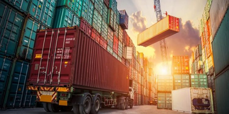 تركيا: عجز التجارة الخارجية يرتفع 422% خلال عام واحد