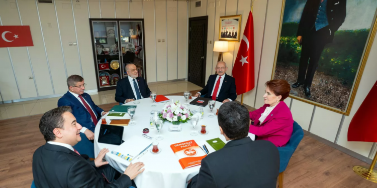 تركيا.. أحزاب طاولة الستة تطرح “نظام حكم تحرري” للتخلص من الاستبداد