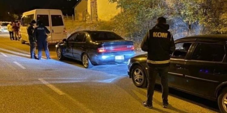 تركيا.. اعتقال أقارب قيادات بالتحالف الحاكم بحوزتهم مخدرات