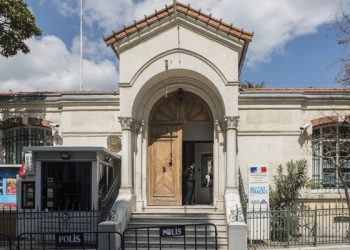 القنصلية الفرنسية في إسطنبول تطلق تحذيرات لرعاياها